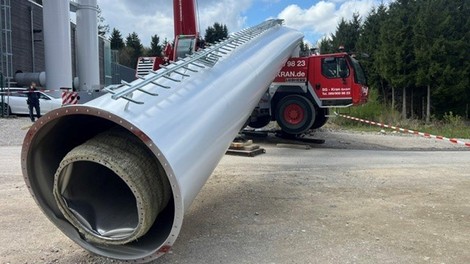 Polizeiinspektion Holzkirchen dimnik zerjav nesreca nemcija policija sreca v nesreci