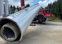 Kako v nekaj sekundah na žerjavu narediti za 150.000 evrov? Delavci na tem gradbišču poznajo odgovor ...