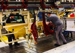 Paradoks v Sloveniji priljubljenega avtomobilskega giganta: prihodki cvetijo, inženirji ostajajo brez dela