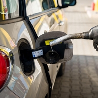 Za 10 evrov goriva na tisoče evrov škode! Tatovi so si izmislili nov brutalen način kraje goriva (serviserjem se meša od dela)