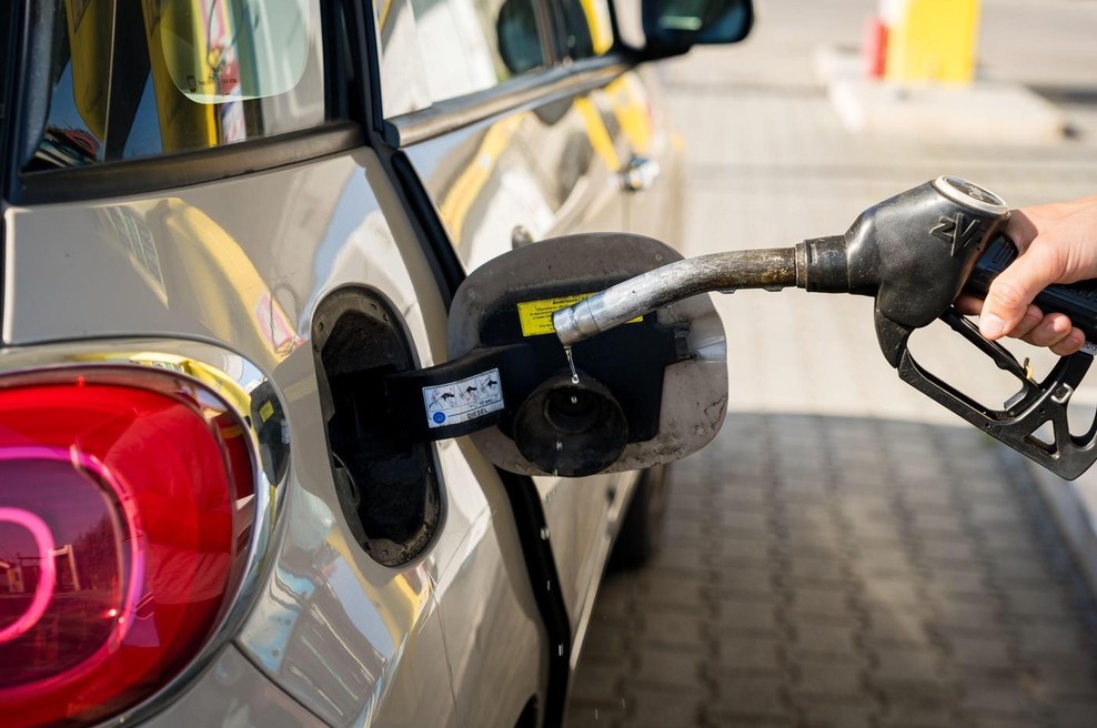 Za 10 evrov goriva na tisoče evrov škode! Tatovi so si izmislili nov brutalen način kraje goriva (serviserjem se meša od dela) (foto: Profimedia)