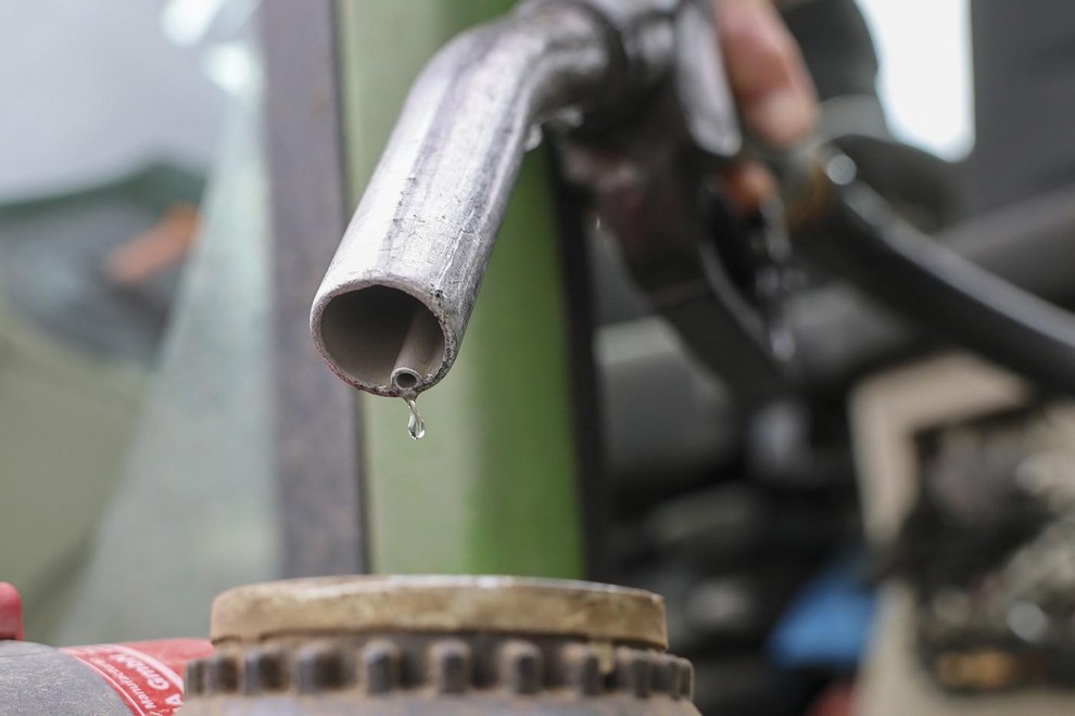 rocka pistola gorivo luknjica kanal razlog zanimivost gorivo pumpa