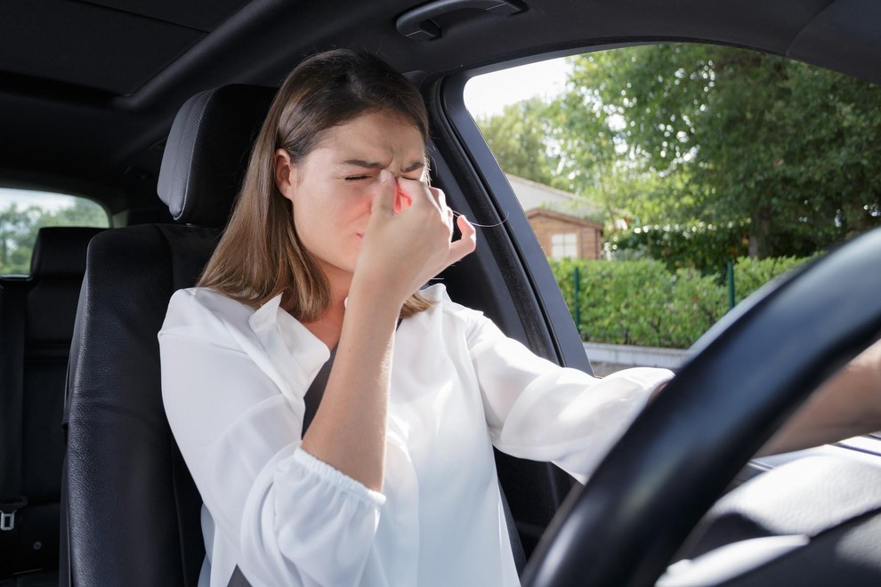 Lepo spomladansko vreme za vožnjo prinaša tudi neprijetnosti – to je ena izmed njih