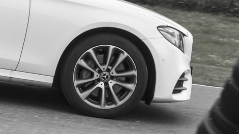 mercedes benz dobicek kriza denar gospodarstvo izkaz nemcija uradno