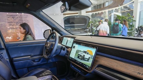 RJ Scaringe rivian zda amerika posel gospodarstvo zasluzek placa