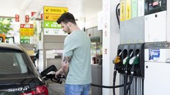 Cene pogonskih goriv se višajo pogosteje kot je dovoljeno