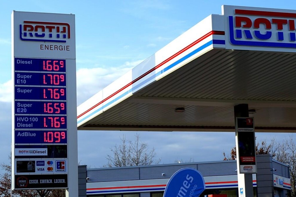 Cene pogonskih goriv se višajo pogosteje kot je dovoljeno