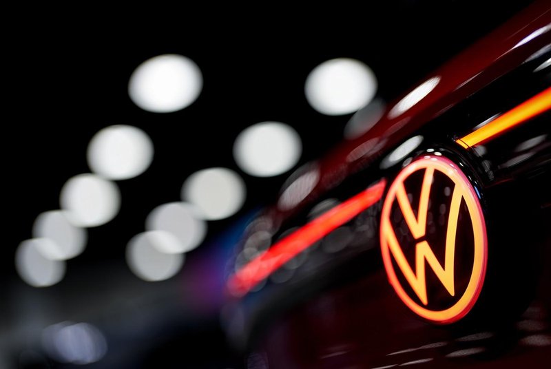 volkswagen nemcija denar logo gospodarstvo kriza dobicek evri porocilo