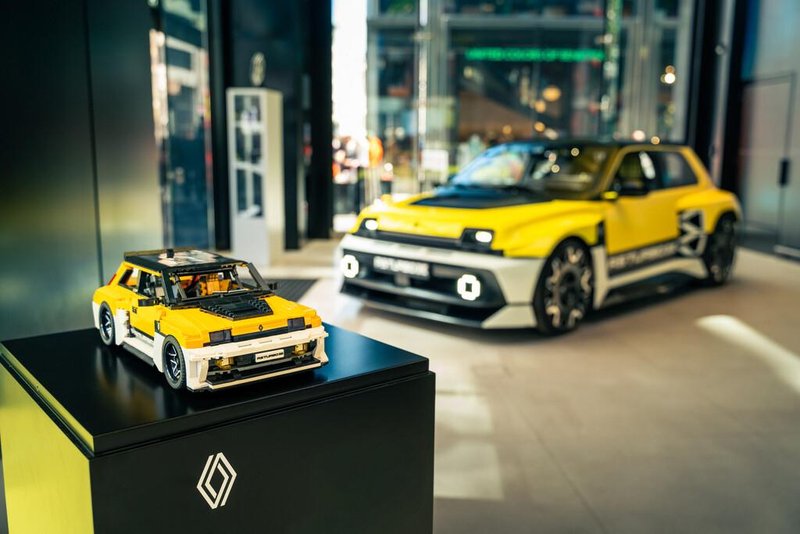Takšen je oziroma bo Renault 5 Turbo 3E iz znamenitih kock