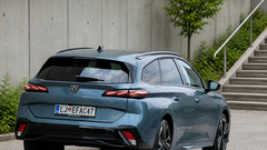 Novo v Sloveniji: (prenovljeni) Peugeot 308 – Nova vitaminska doza za francoskega leva