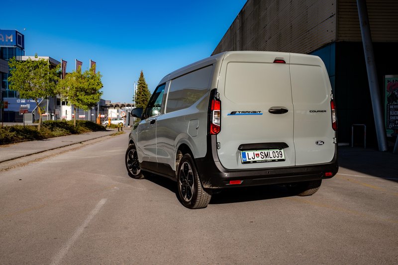 Ford E-Transit Courier