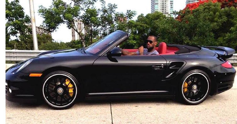 LeBron James Košarkarski superzvezdnik in soigralec Luke Dončića je imel v svoji garaži več Porschejev, med drugim Panamero Turbo S, …
