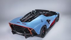 
                                                         Lamborghini Fenomeno Roadster