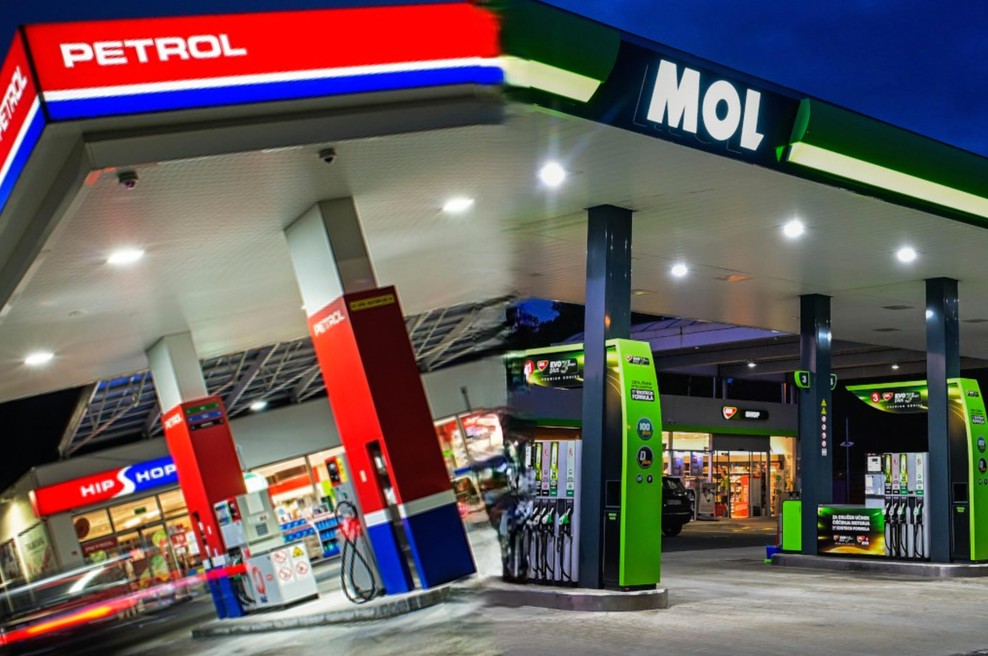 Mit ali resnica: z gorivom drugega ponudnika naftnih derivatov se peljemo dlje. Razkrivamo, kaj drži in kaj ne (foto: Petrol, MOL)