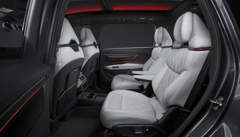 Audi Q9 notranjost