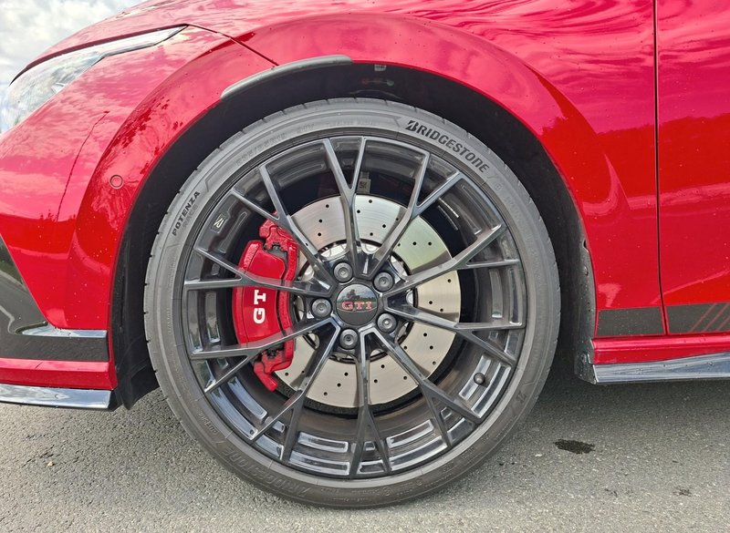 Test: Volkswagen Golf GTI Edition 50 - Slavospev legendarnemu imenu (ki menda ni niti labodji spev)