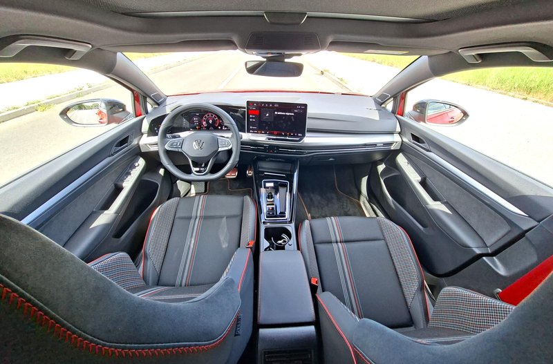 Test: Volkswagen Golf GTI Edition 50 - Slavospev legendarnemu imenu (ki menda ni niti labodji spev)