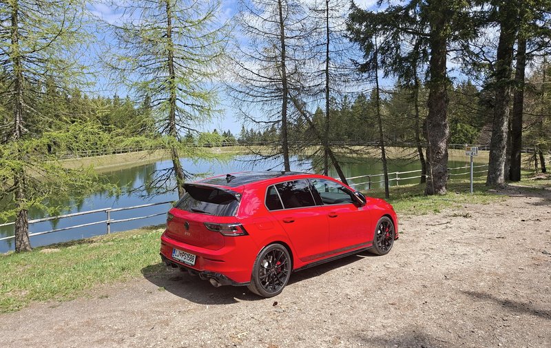 Test: Volkswagen Golf GTI Edition 50 - Slavospev legendarnemu imenu (ki menda ni niti labodji spev)