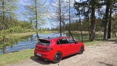 
                                                         Test: Volkswagen Golf GTI Edition 50 - Slavospev legendarnemu imenu (ki menda ni niti labodji spev)