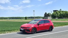 
                                                         Test: Volkswagen Golf GTI Edition 50 - Slavospev legendarnemu imenu (ki menda ni niti labodji spev)