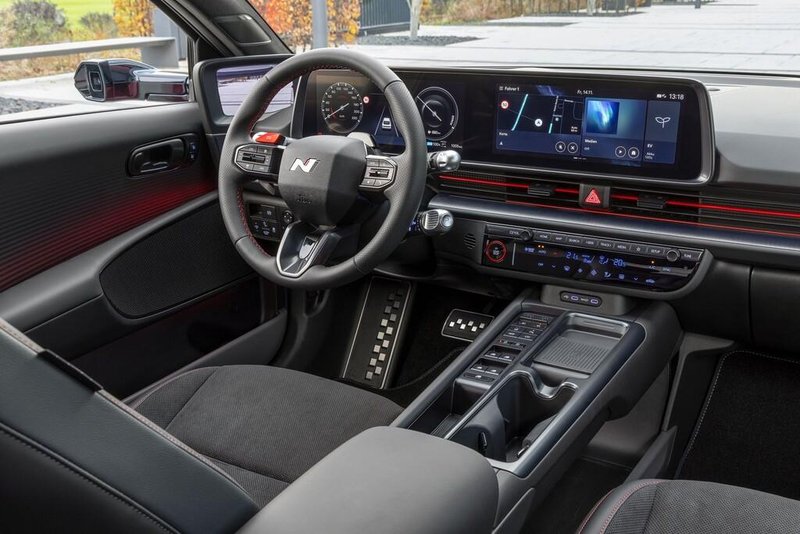 Novo v Sloveniji: (prenovljeni) Hyundai Ioniq 6 – Zdaj se šopiri tudi s športnostjo