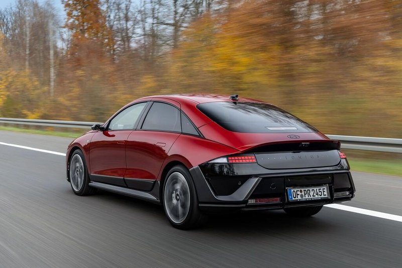 Novo v Sloveniji: (prenovljeni) Hyundai Ioniq 6 – Zdaj se šopiri tudi s športnostjo