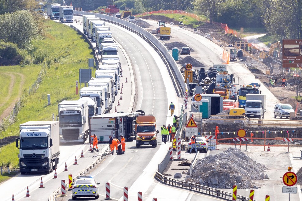 Nesrečam ni videti konca, a pristojni pravijo, da je vse v redu. Pa je res? (foto: Valter Leban/F.A. BoBo)