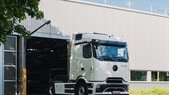 
                                                         V 80 dneh, pardon, z 80 polnjenji električnega tovornjaka okoli sveta