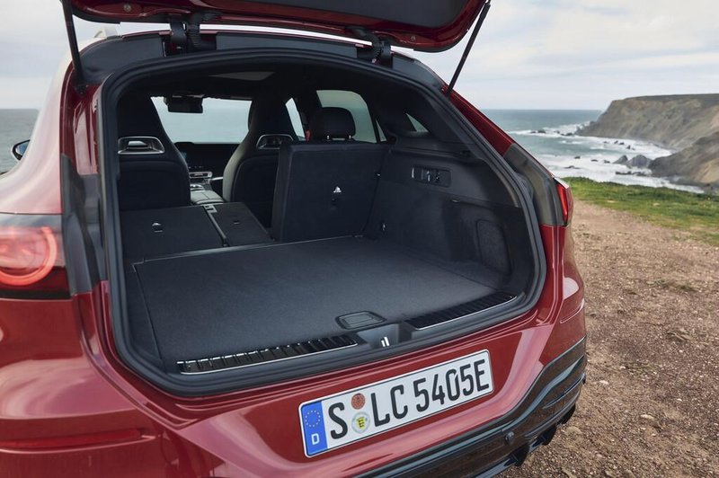 Novo v Sloveniji: Mercedes-Benz GLC – Odpiranje novega električnega poglavja