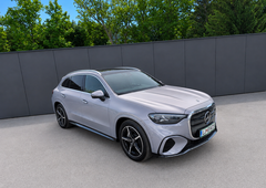 Novo v Sloveniji: Mercedes-Benz GLC – Odpiranje novega električnega poglavja