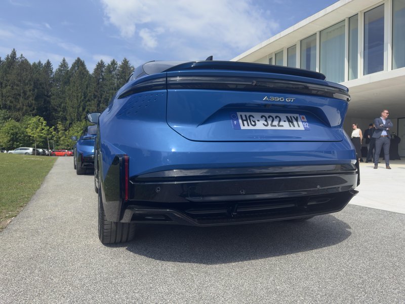 Alpine A390