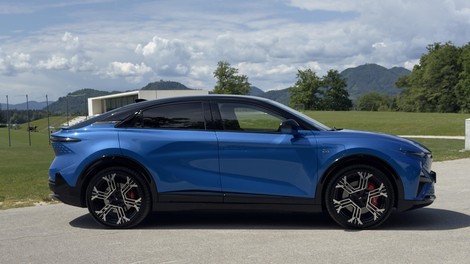 Alpine A390