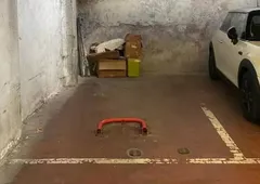 Cene parkirnih mest so šle v nebo. Poglejte koliko računajo za to parkirno mesto - cena vas bo vrgla s stola