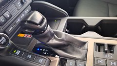
                                                         Test: Toyota Land Cruiser 2.8 D-4D MHEV Executive – Šminka na izklesanem obrazu