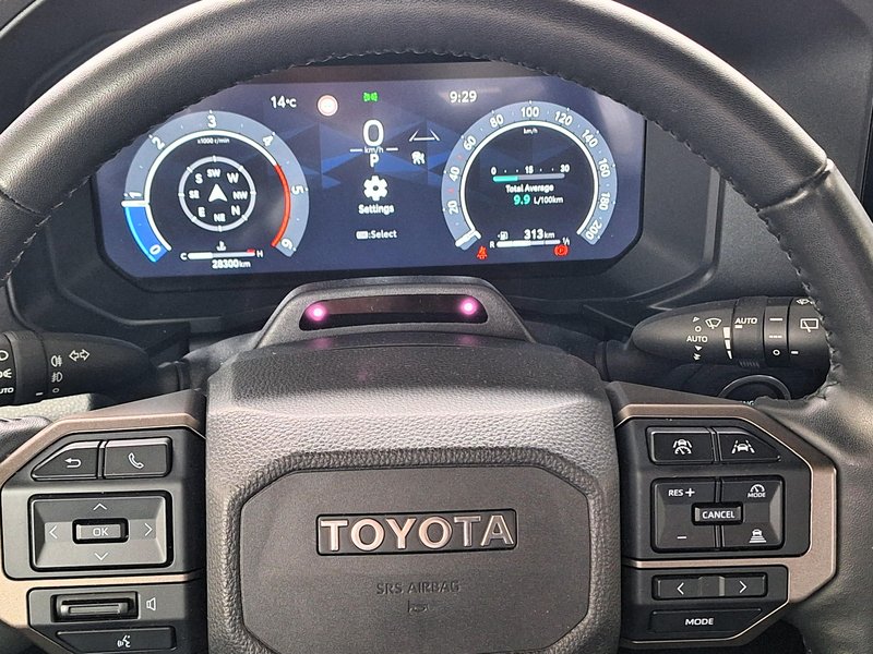 Test: Toyota Land Cruiser 2.8 D-4D MHEV Executive – Šminka na izklesanem obrazu