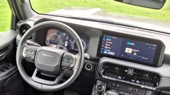 
                                                         Test: Toyota Land Cruiser 2.8 D-4D MHEV Executive – Šminka na izklesanem obrazu