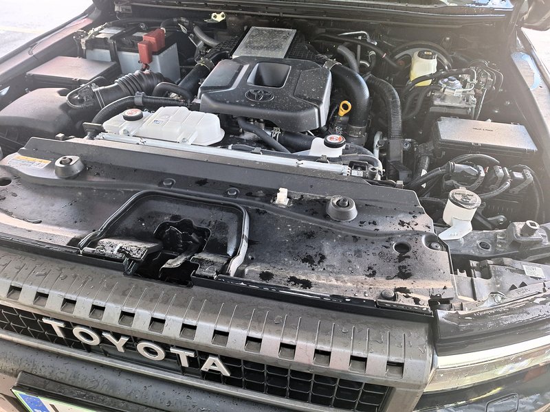 Test: Toyota Land Cruiser 2.8 D-4D MHEV Executive – Šminka na izklesanem obrazu