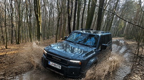 Test: Toyota Land Cruiser 2.8 D-4D MHEV Executive – Šminka na izklesanem obrazu