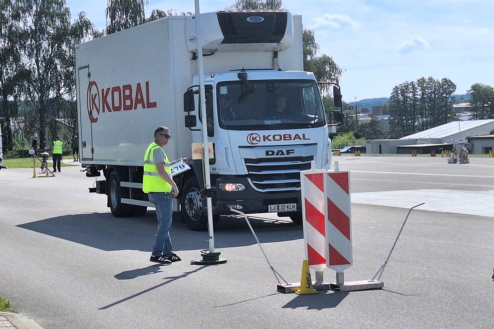 Na cesti za vsakldanji kruh, na poligonu za naslove državnih prvakov