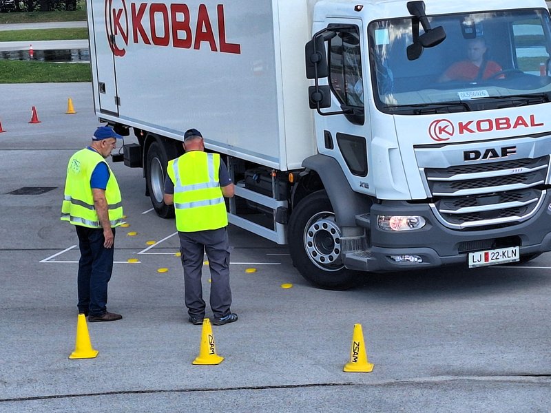 Na cesti za vsakldanji kruh, na poligonu za naslove državnih prvakov