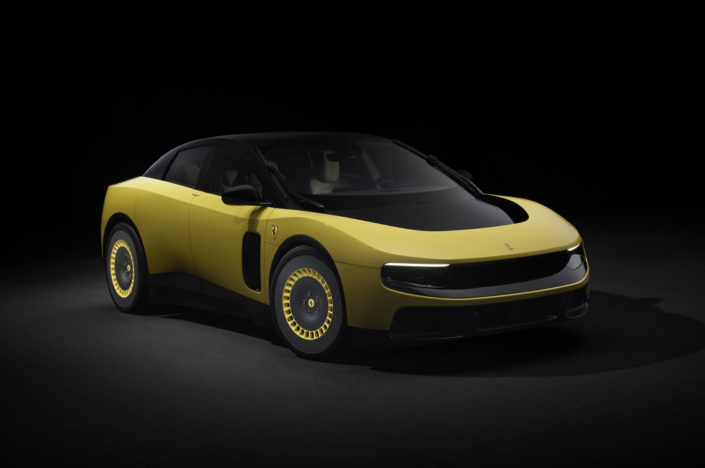 Ferrarijeve delnice strmoglavile. Poglejte, koliko so izgubile v trenutku, ko so razkrili novi električni model (foto: Ferrari)