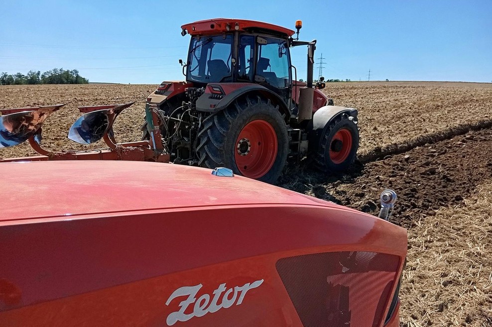 Kultni Zetor predstavil nove traktorje prihodnosti: kmetje navdušeni, izstopa pa ena nora posebnost (vse bo lažje!) (foto: iDNES.cz/Profimedia)