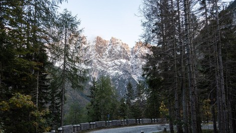 Na priljubljeni turistični točki v Sloveniji od prihodnjega meseca parkiranje ne bo več mogoče. Kaj preostane voznikom?