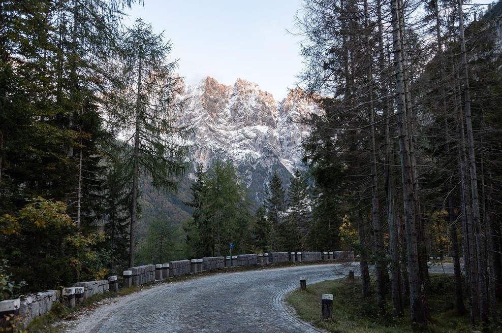Na priljubljeni turistični točki v Sloveniji od prihodnjega meseca parkiranje ne bo več mogoče. Kaj preostane voznikom? (foto: Profimedia)