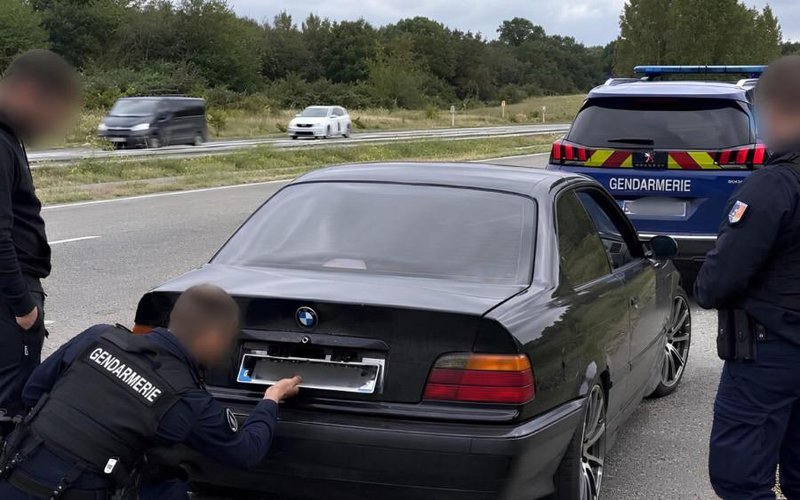 Neverjetno, na kakšen način je voznik BMW-ja skušal izigrati policiste. Ker mu ni uspelo je sedaj v precej večjih težavah