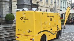 Na ulicah prestolnice lahko odslej srečate rumenega samovozečega "kavalirja"