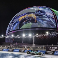 Formula 1 bo v puščavi vztrajala še vsaj desetletje. Poglejte na kako spektakularen način so to obeležili (VIDEO)