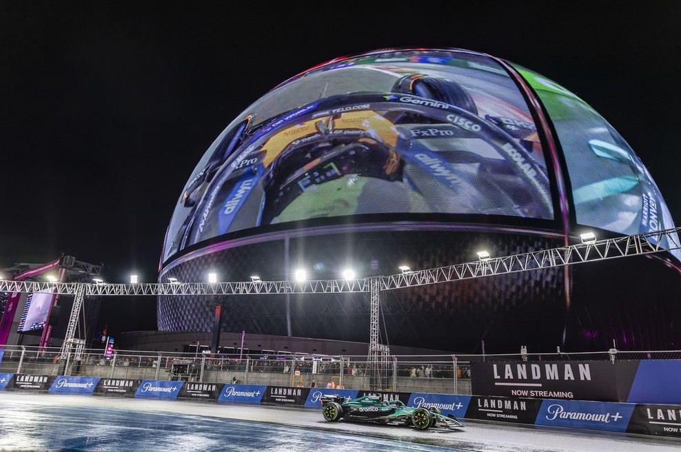 Formula 1 bo v puščavi vztrajala še vsaj desetletje. Poglejte na kako spektakularen način so to obeležili (VIDEO) (foto: Profimedia)