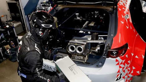 Mazda želi ujeti škodljive pline, še preden zapustijo avtomobilski izpuh