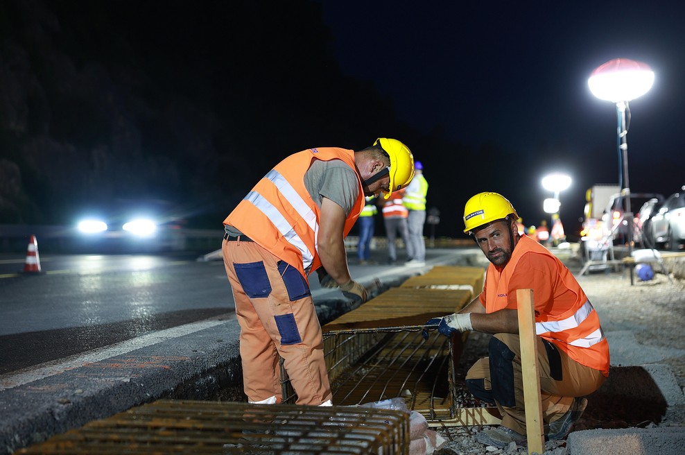 In vendar se da hitreje: s tem ukrepom bodo dela na avtocesti zaključena skoraj mesec dni prej (foto: Borut Živulović/BoBo)
